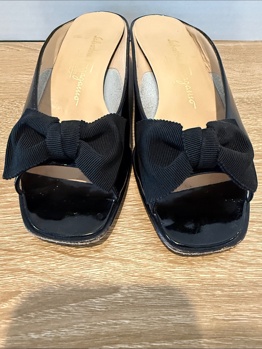 Salvatore Ferragamo Patent Leather Bow Slide Sandals - Picture 11 of 12
